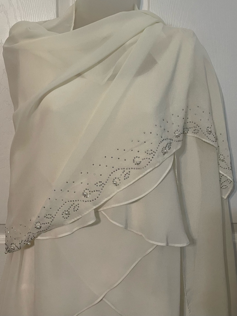 NWT JESSICA MCCLINTOCK Ivory Beaded Chiffon Shawl Wrap